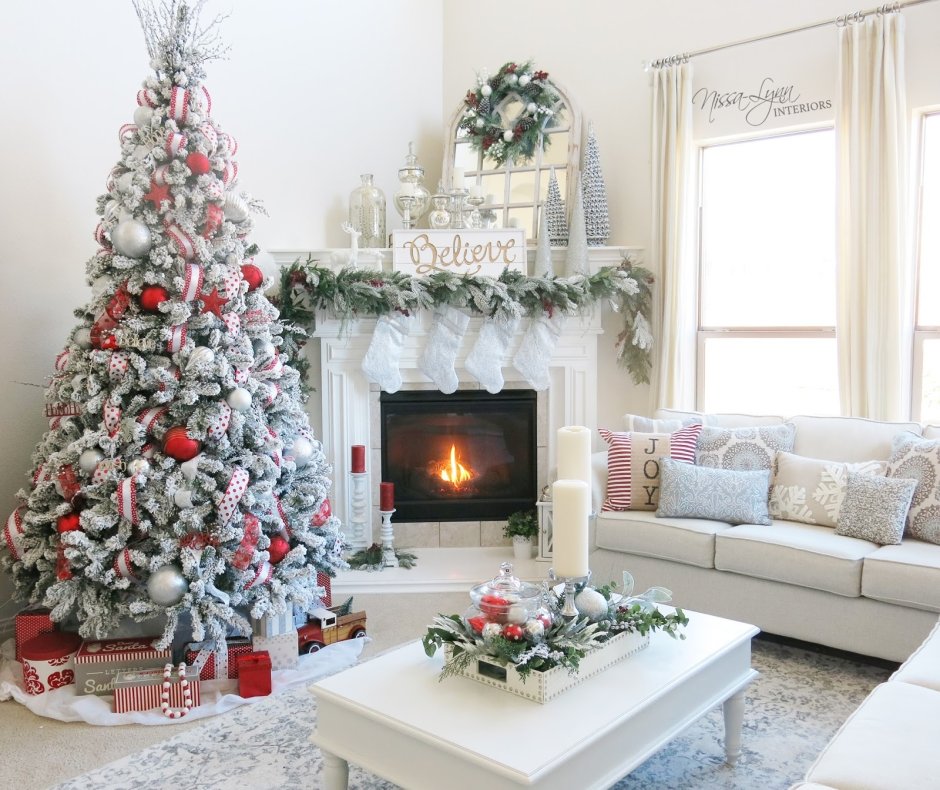 Еловая гирлянда на камин