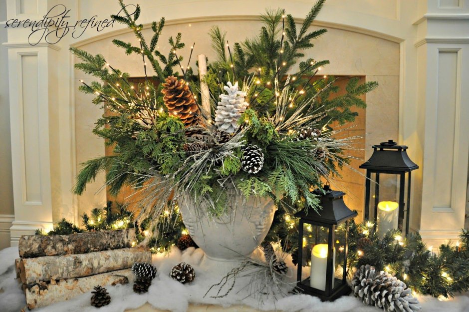 Декор камина цветами