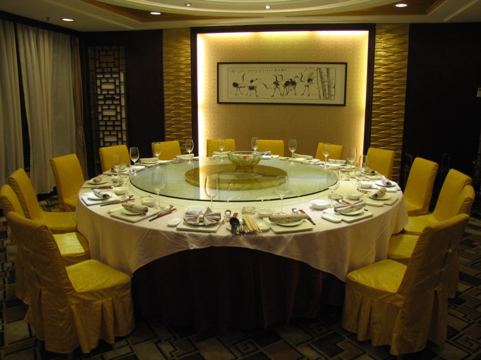 Круглый стол для кафе