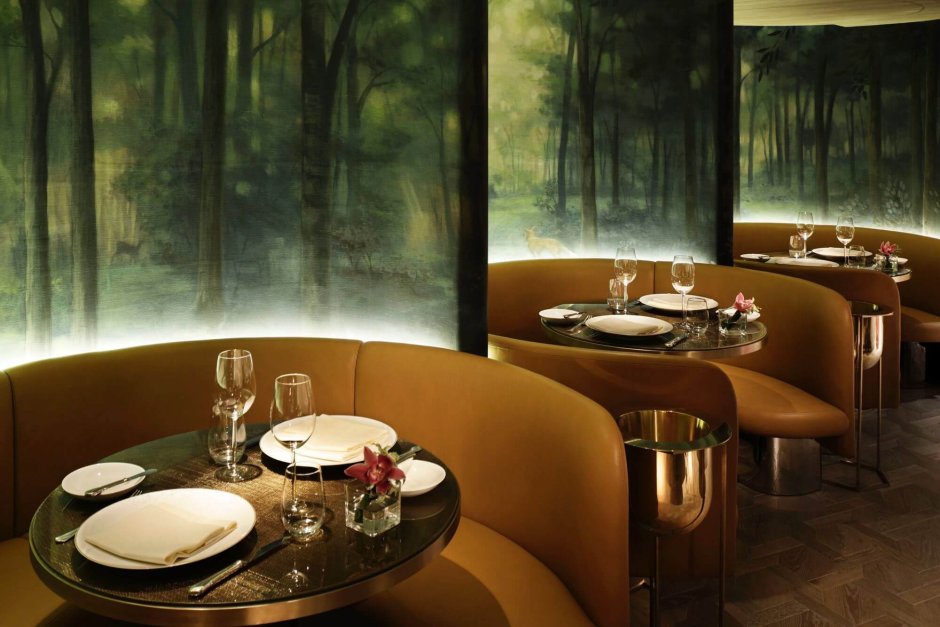 Столик в ресторане на двоих