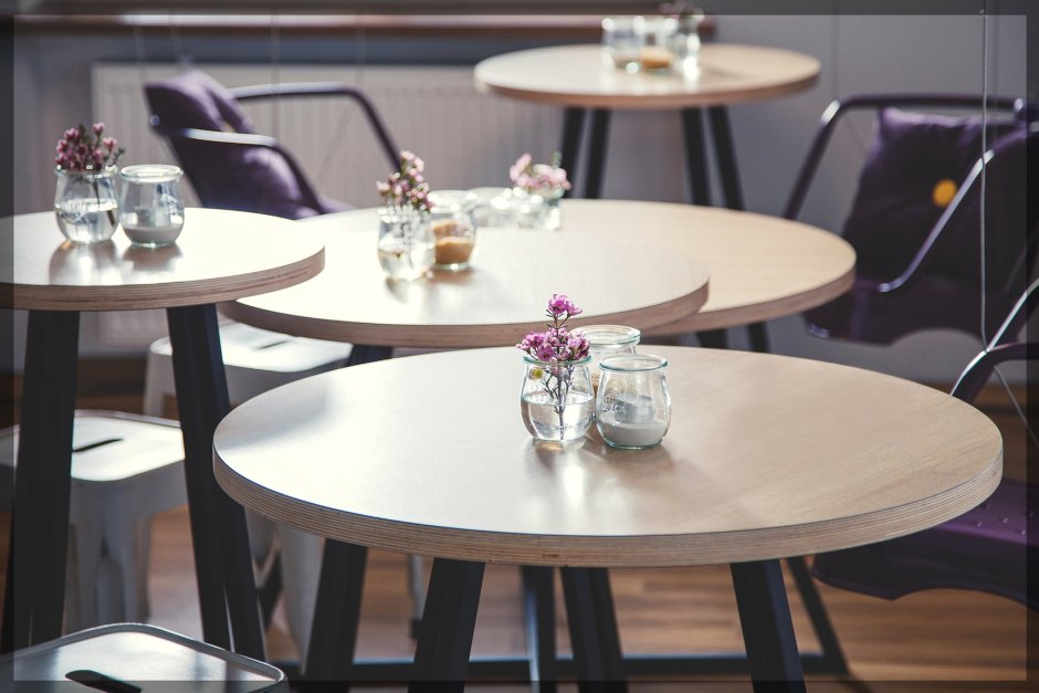 Круглый стол для кафе