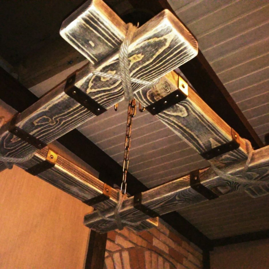 Люстра из состаренного дерева