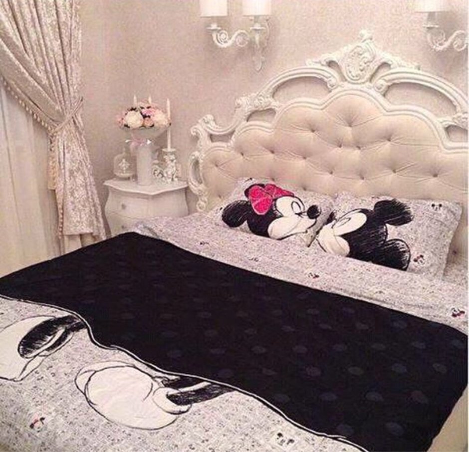 Кровать с изголовьем Микки Маус