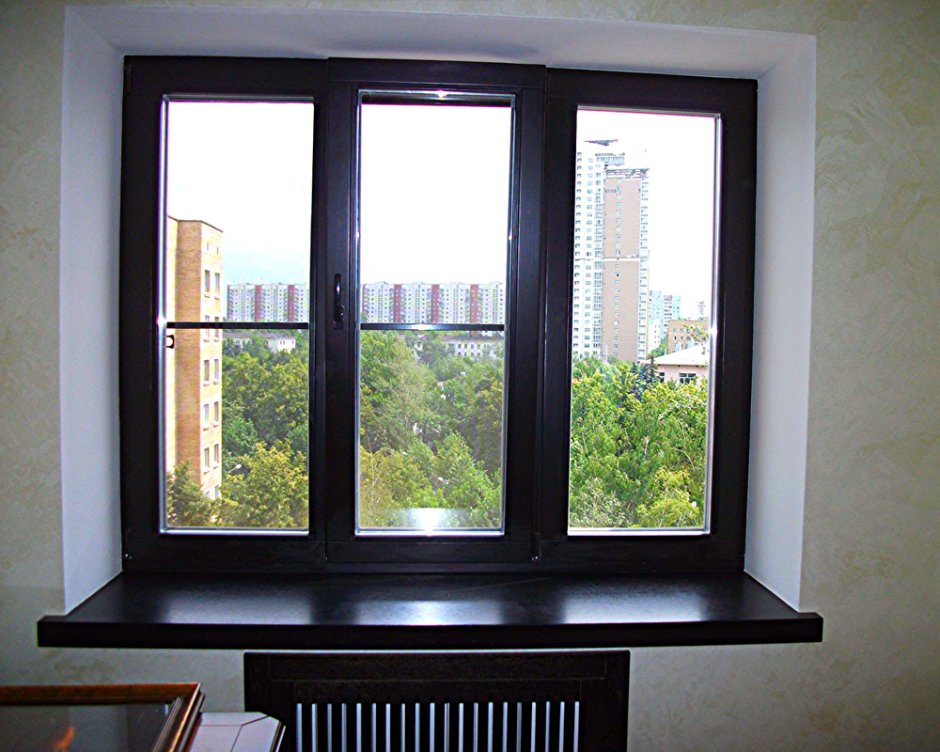 Темные пластиковые окна