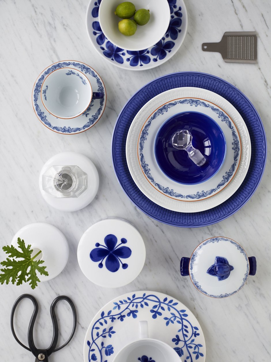 Бело голубая посуда