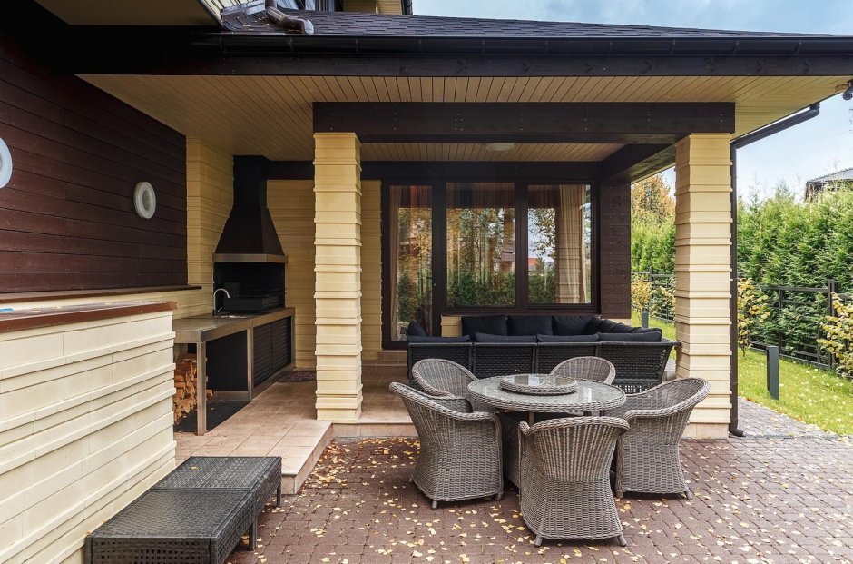 Беседка закрытая с патио