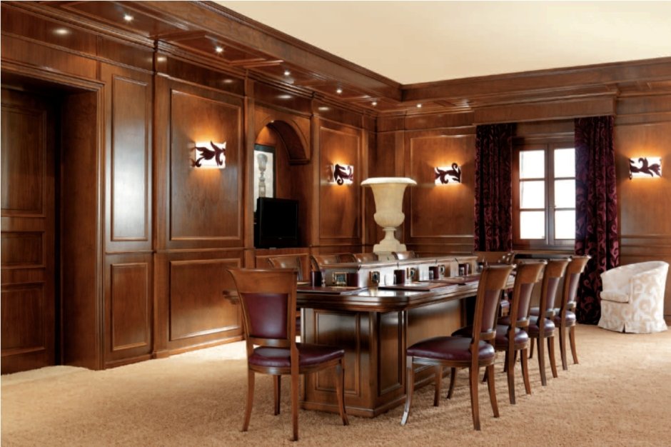 Кабинет с деревянными панелями
