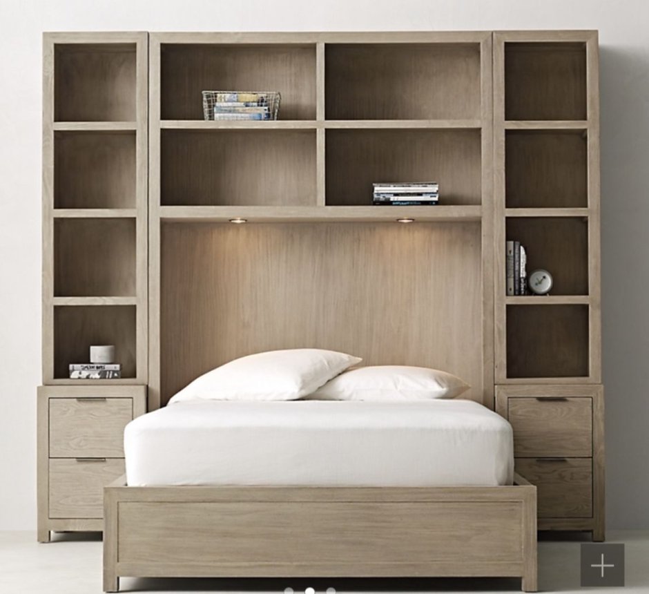 Кровать с полками в изголовье