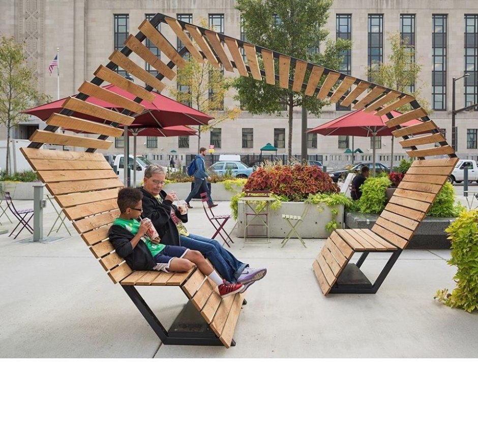 Деревянный стол в беседку