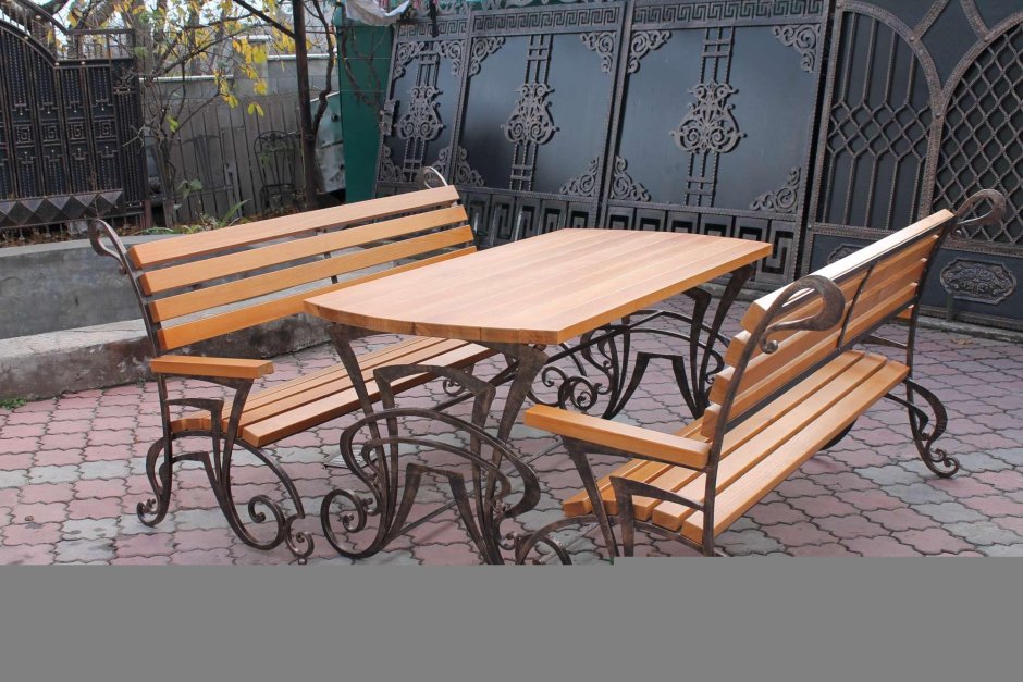 Деревянный стол в стиле лофт