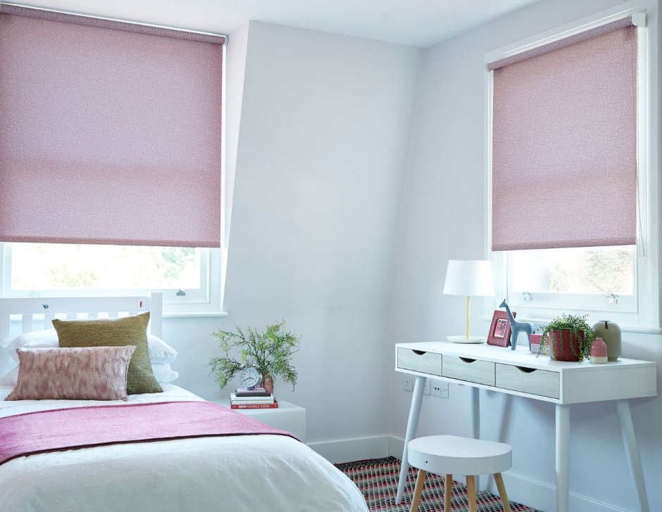 Рулонные шторы в спальне