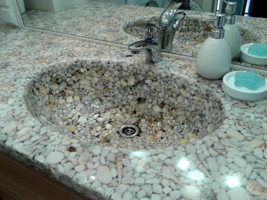 Столешница из гальки