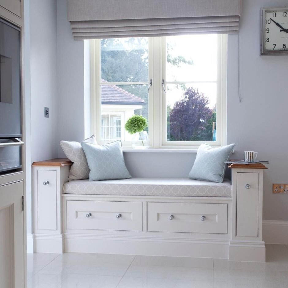 Диванчик у окна