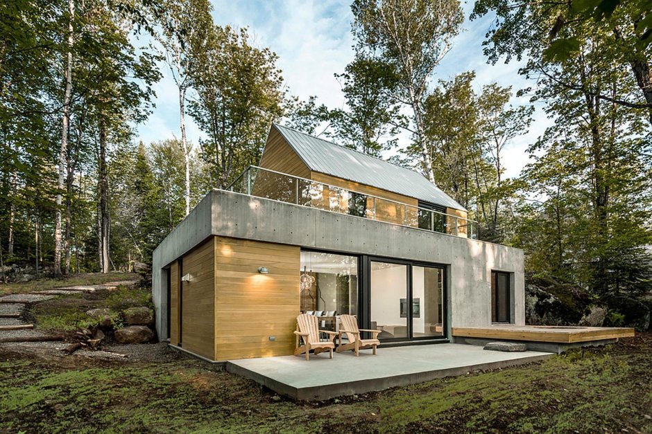 Фасад из камня и дерева