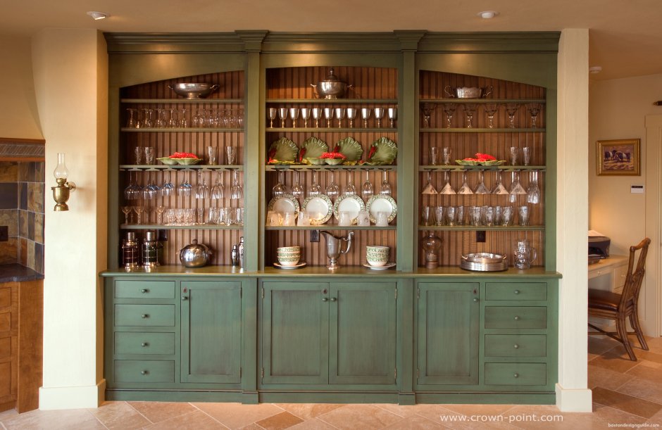 Большой шкаф зелёный с посудой