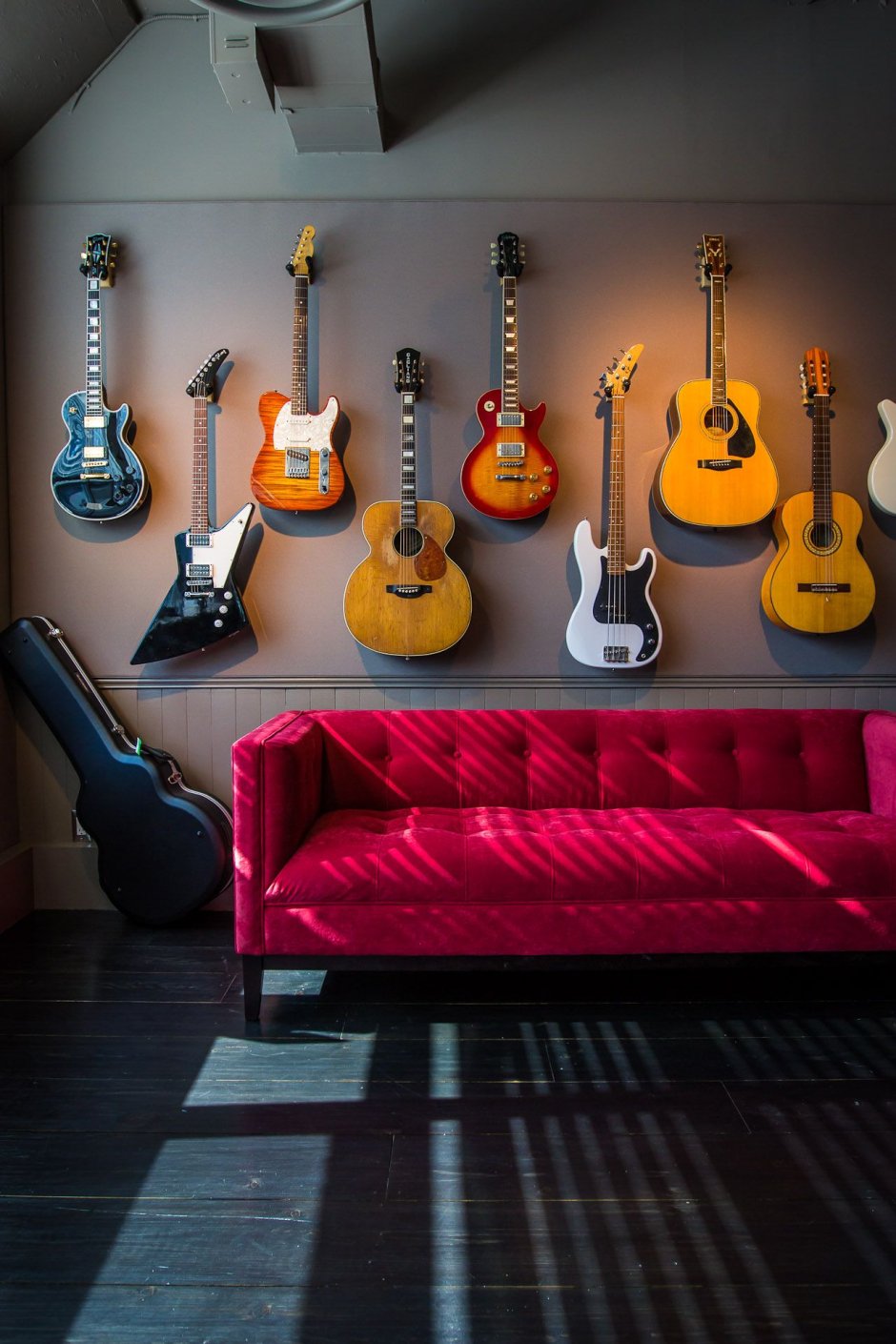 Музыкальные инструменты в интерьере