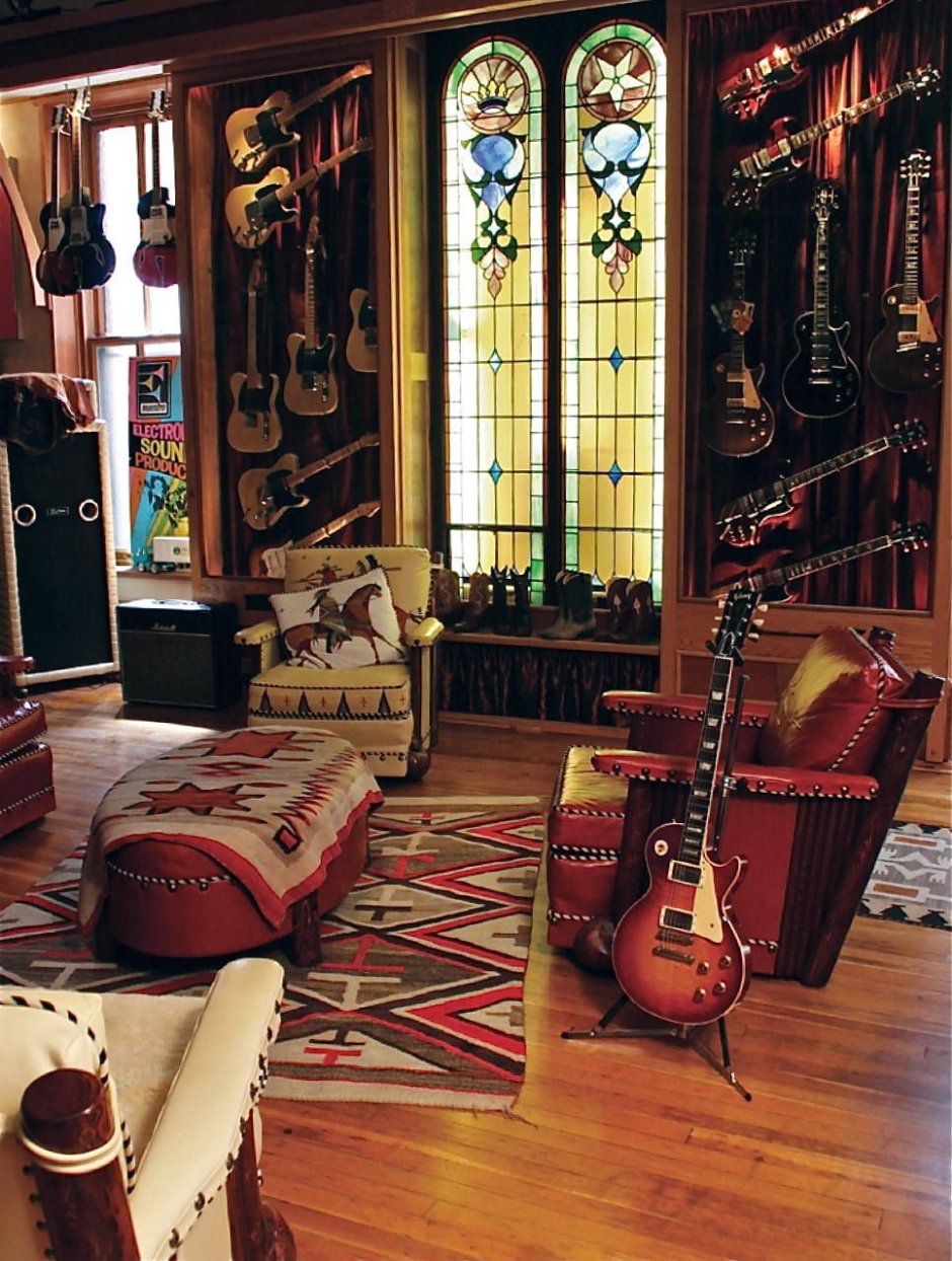 Комната с музыкальными инструментами