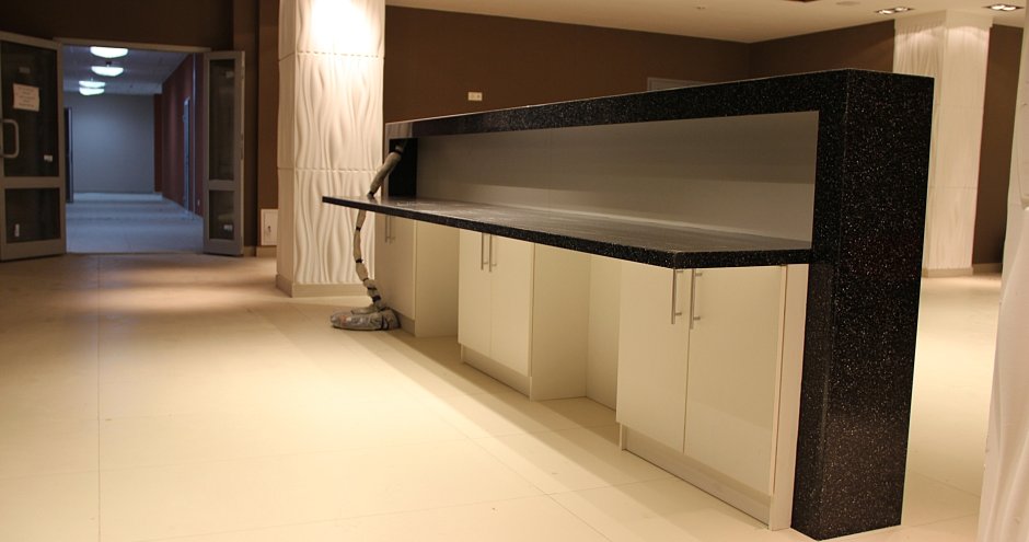 Барная стойка с декоративным камнем