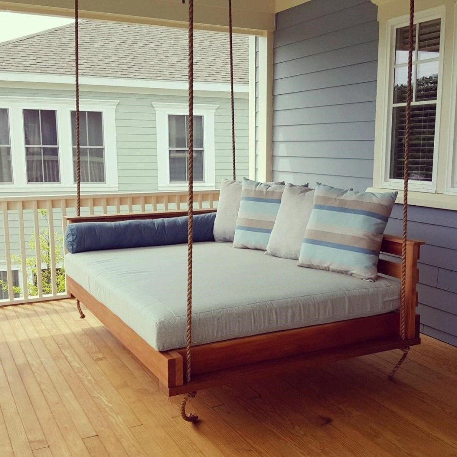 Подвесная кровать под потолком