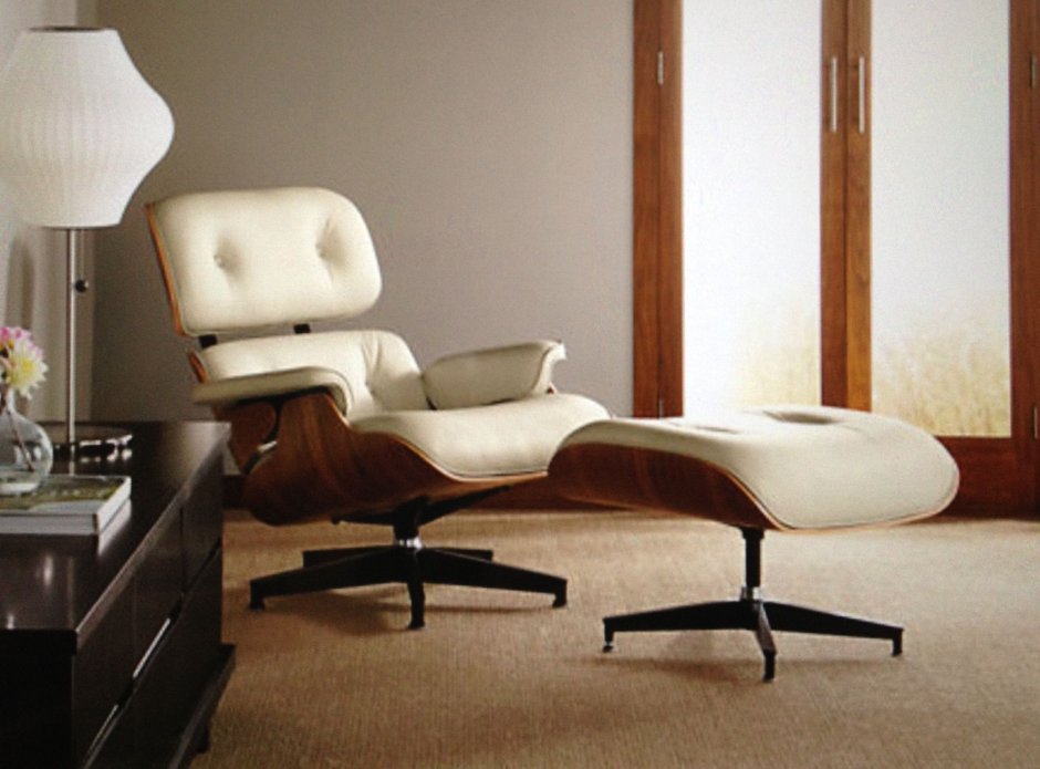 Кресло с подставкой для ног в гостиную