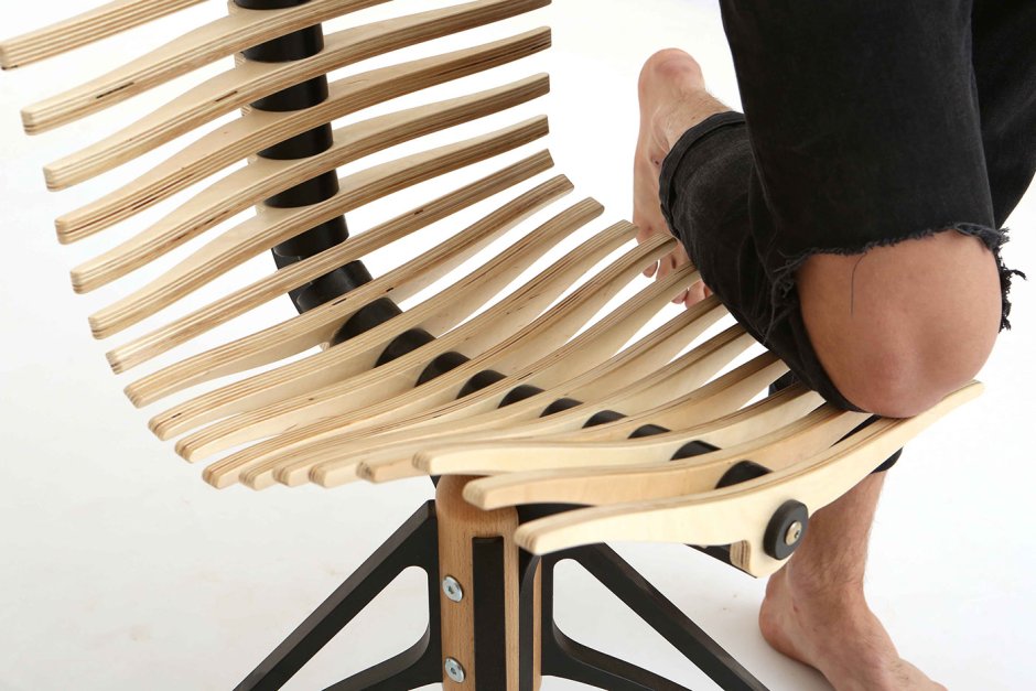 Кресло из ламелей