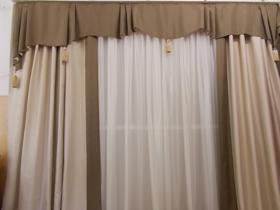 Ламбрекен со встречными складками