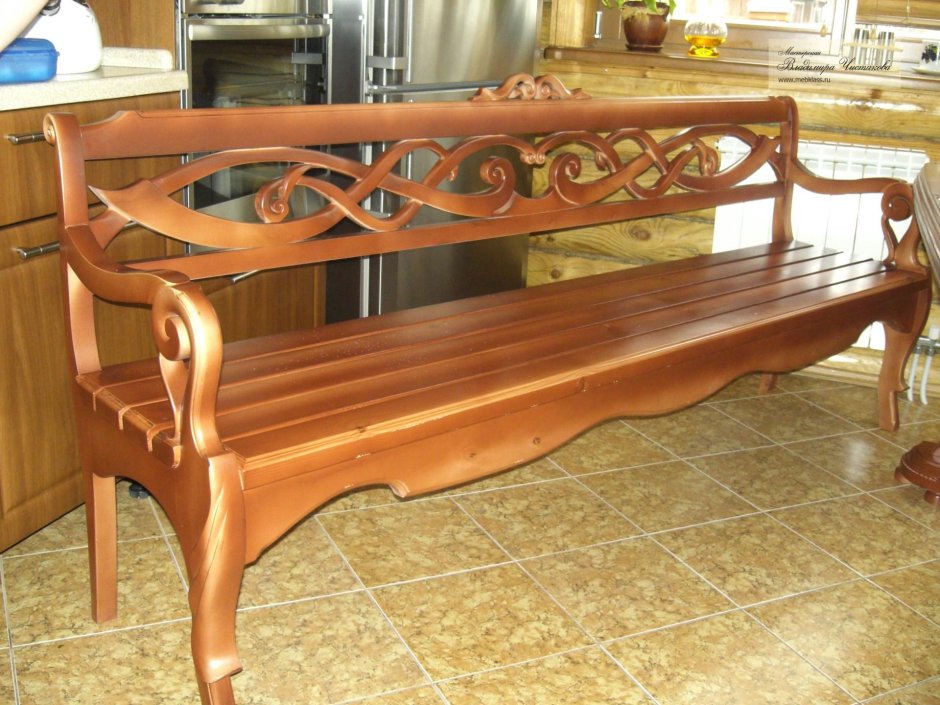 Резная скамейка