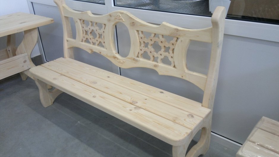 Резные скамейки из дерева