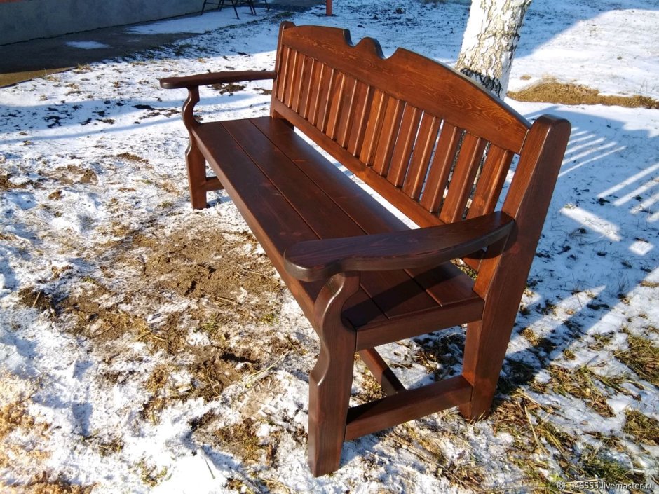 Скамейка с подлокотниками