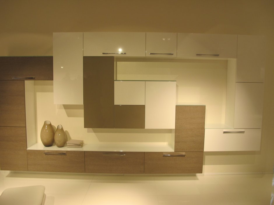 Открытые угловые полки на кухне