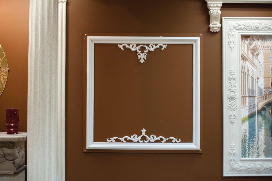 Телевизор в рамке из багета