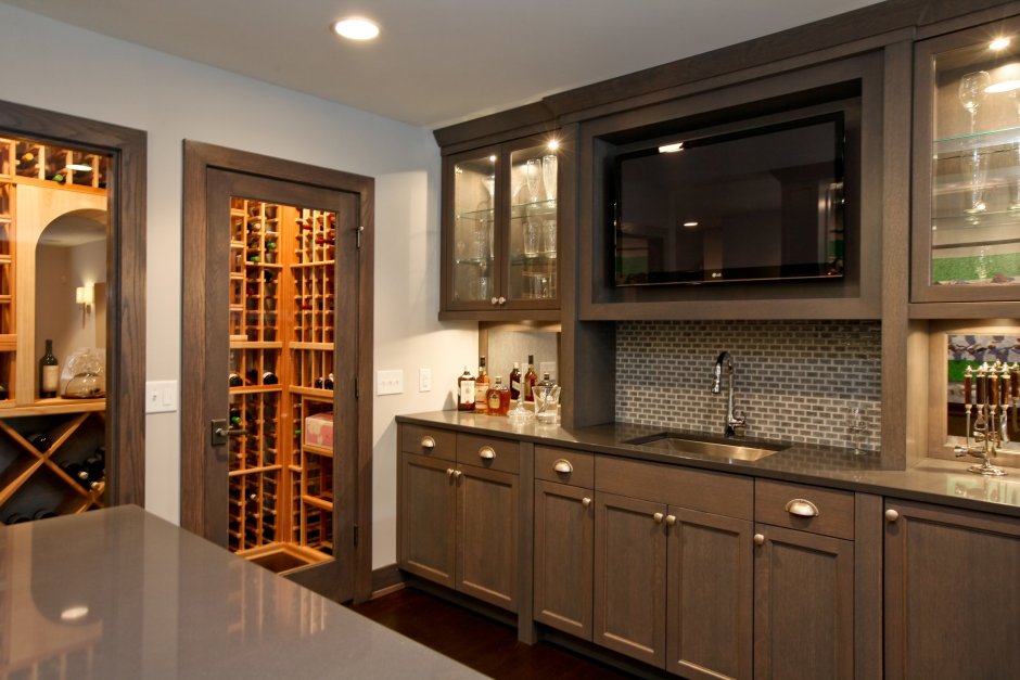 Телевизор в кухонном шкафу