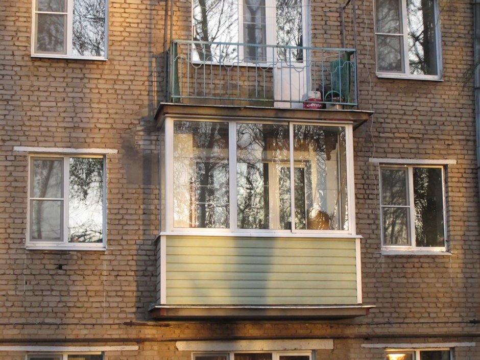 Застекленный балкон снаружи