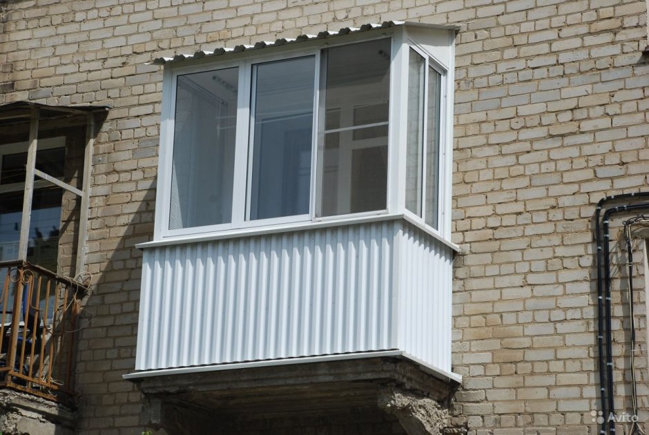 Застекленный балкон в хрущевке