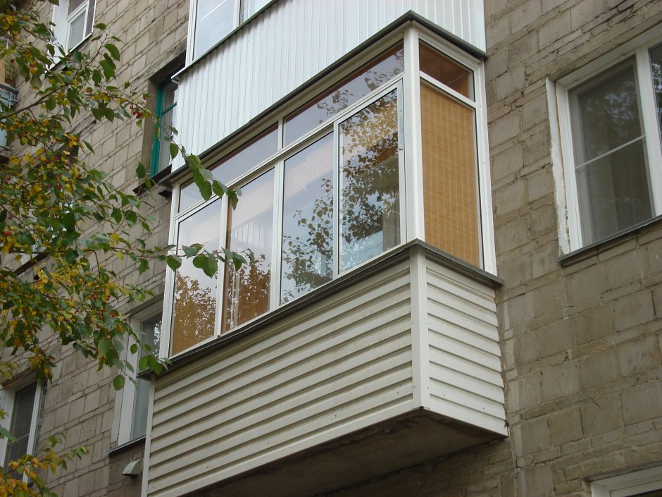 Обшить балкон снаружи