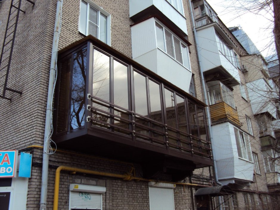Необычные застекленные балконы
