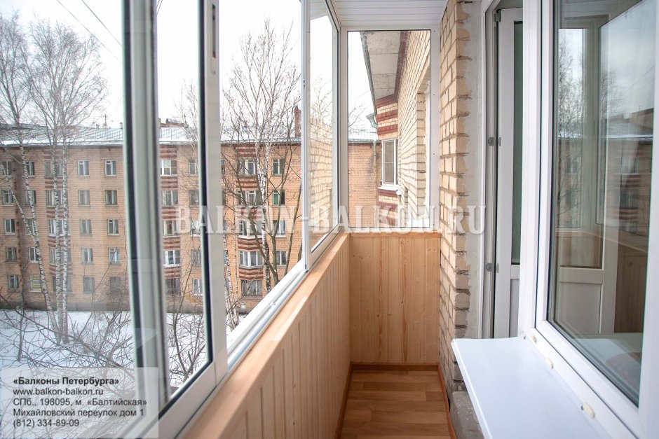 Застекленный балкон изнутри