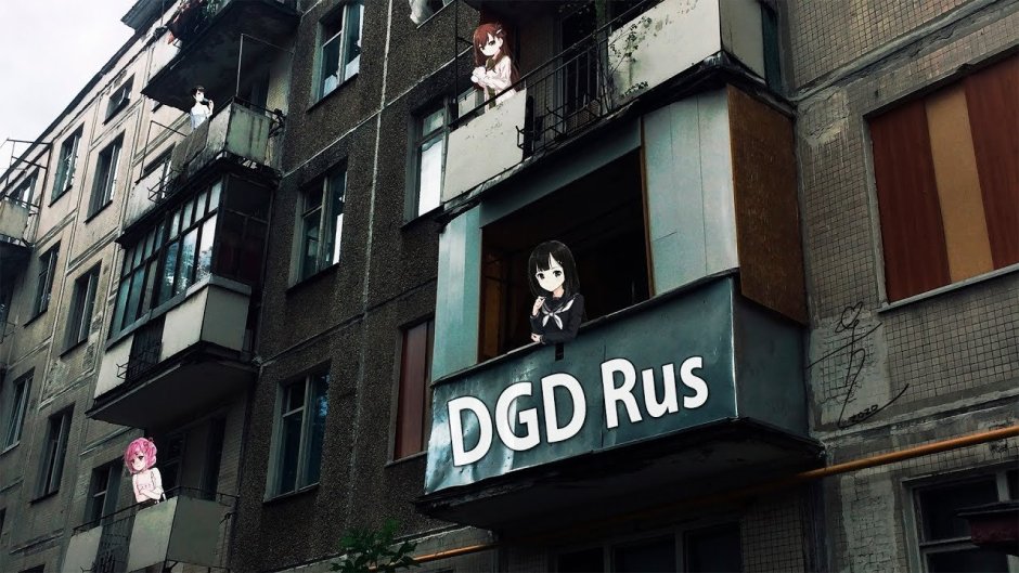 Балкон многоэтажки ночью