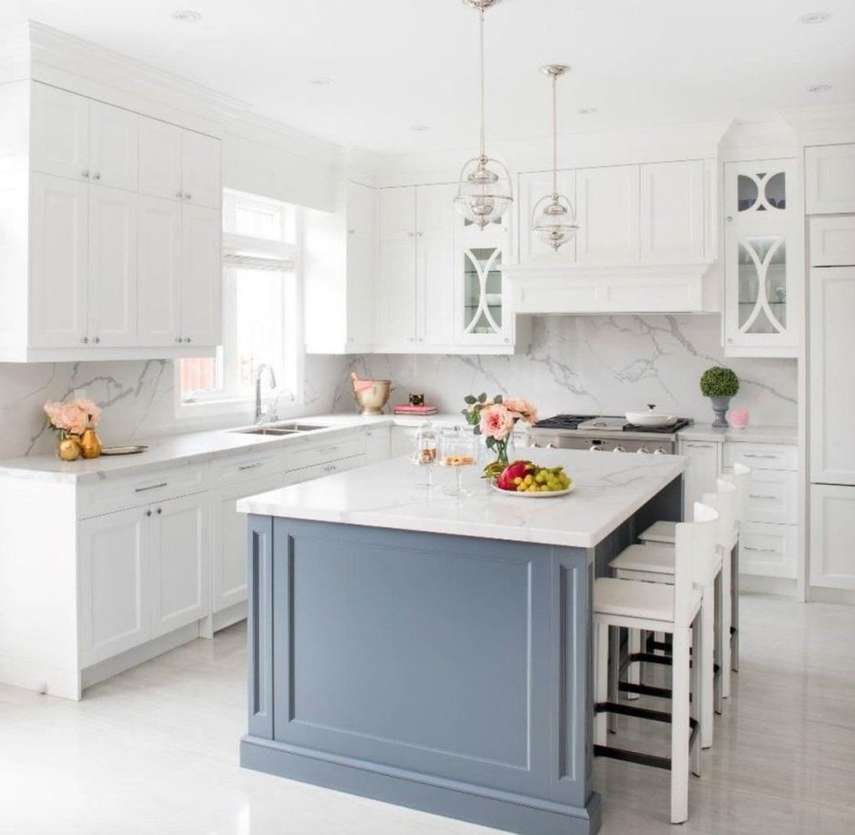 Белая кухня белый пол