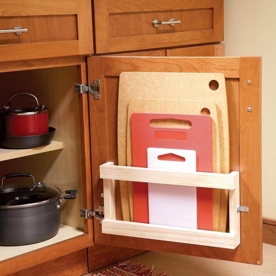 Кладовка на кухне в интерьере