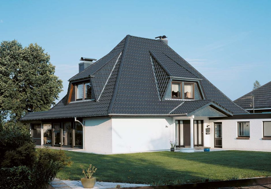 Вальмовая мансардная крыша