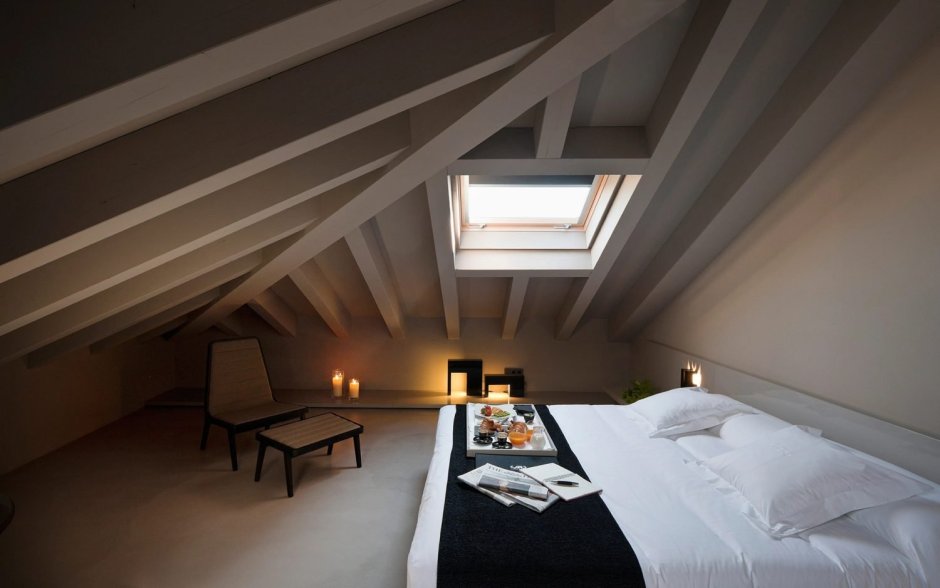 Мансарда под четырехскатной крышей