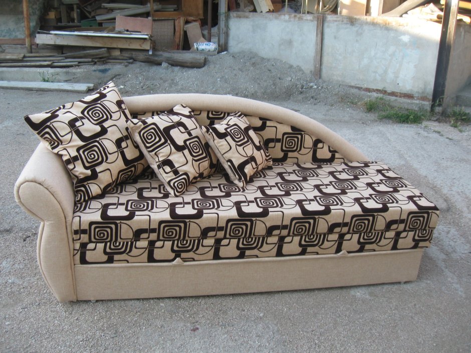 Диван -кушетка с одним подлокотником