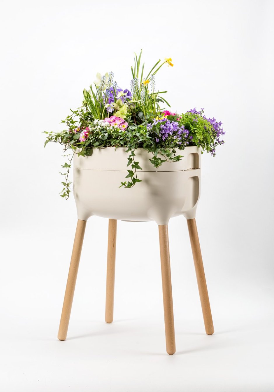 Цветочный горшок на ножках