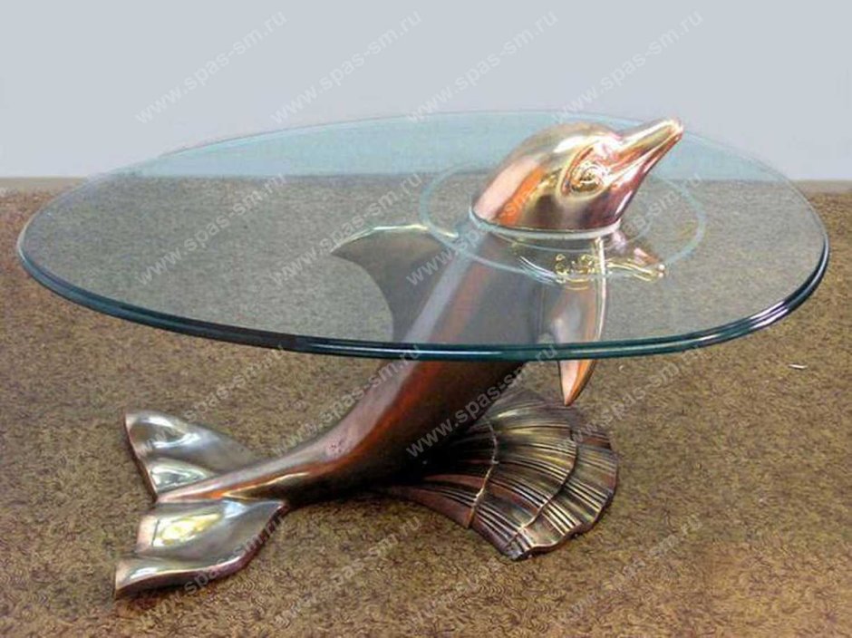 Необычный стеклянный столик
