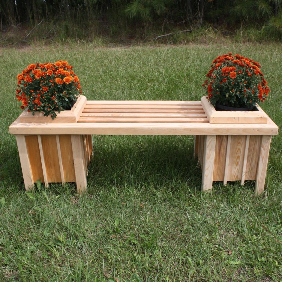Скамейка с цветником