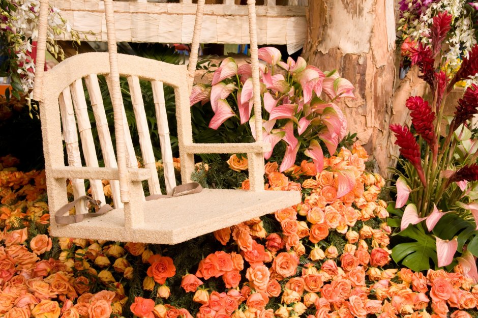 Лавочка с клумбой