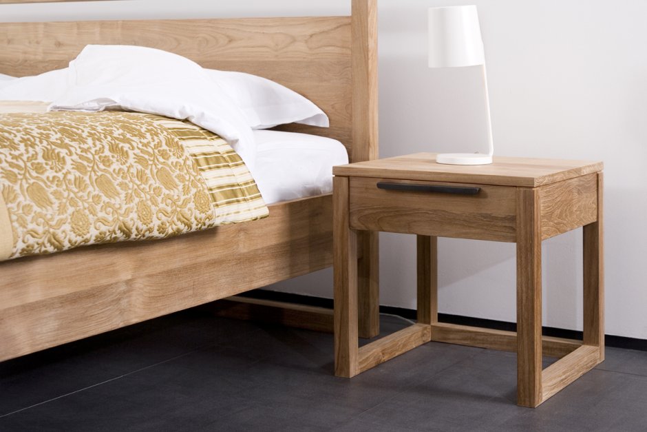 Прикроватные тумбочки для спальни из дерева