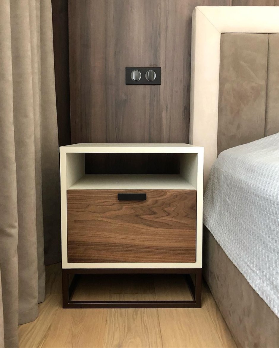 Прикроватная тумба из массива дуба