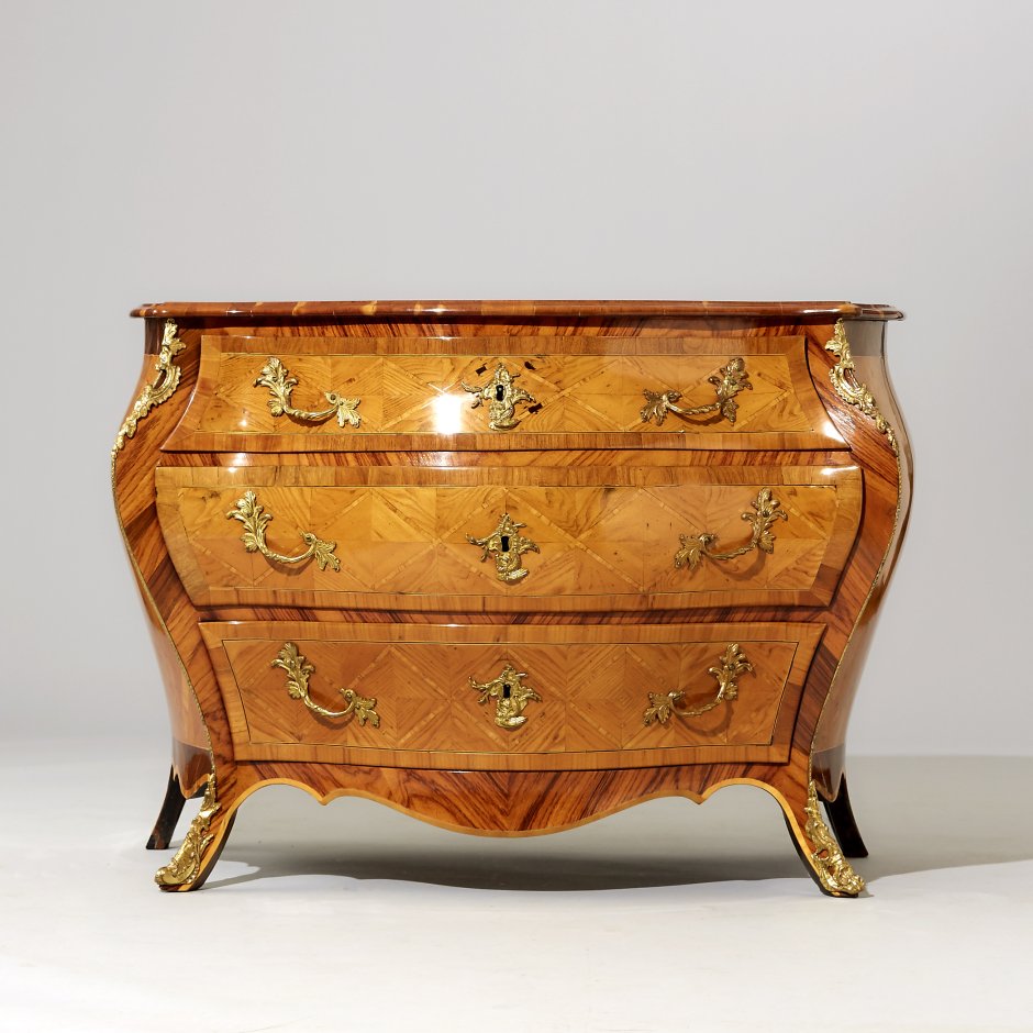 Комоды темные классика